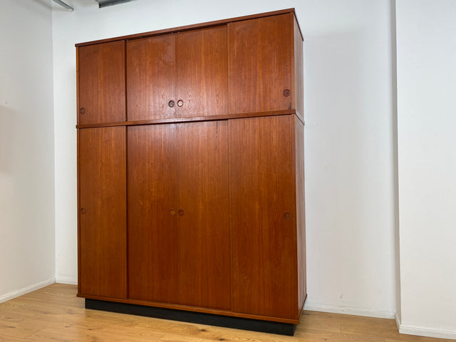 WMK # Stilvoller skandinavischer Mid-Century Kleiderschrank in Teakholz mit Aufsatz & Schiebetüren # Schrank Schlafzimmerschrank Wäscheschrank Wardrobe Danish Design Vintage Teak Berlin Hamburg Köln