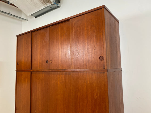 WMK # Stilvoller skandinavischer Mid-Century Kleiderschrank in Teakholz mit Aufsatz & Schiebetüren # Schrank Schlafzimmerschrank Wäscheschrank Wardrobe Danish Design Vintage Teak Berlin Hamburg Köln