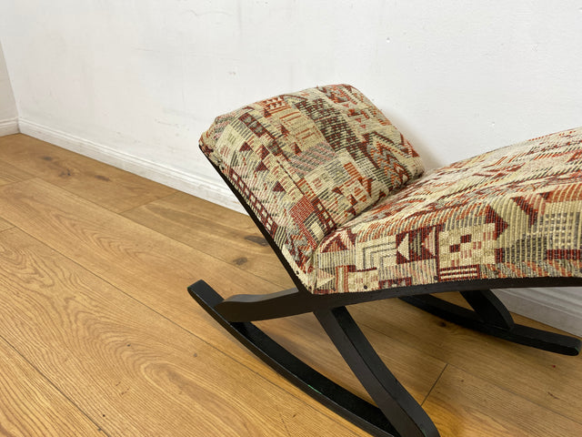 WMK I Sehr hübscher skandinavischer Mid-Century Schaukelhocker mit Polsterung und späterem Bezug