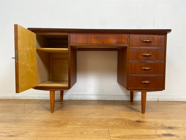 WMK I Hochwertiger skandinavischer Mid-Century Schreibtisch in Teakholz mit Schubladen & formschönen Holzgriffen I Writing Desk Bureau Sekretär Danish Design Vintage 50er 60er Teak Berlin Hamburg Köln