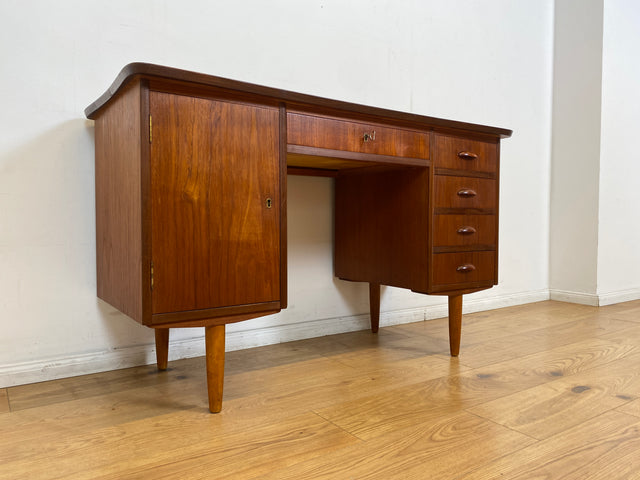 WMK I Hochwertiger skandinavischer Mid-Century Schreibtisch in Teakholz mit Schubladen & formschönen Holzgriffen I Writing Desk Bureau Sekretär Danish Design Vintage 50er 60er Teak Berlin Hamburg Köln