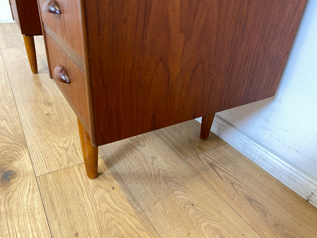 WMK I Hochwertiger skandinavischer Mid-Century Schreibtisch in Teakholz mit Schubladen & formschönen Holzgriffen I Writing Desk Bureau Sekretär Danish Design Vintage 50er 60er Teak Berlin Hamburg Köln