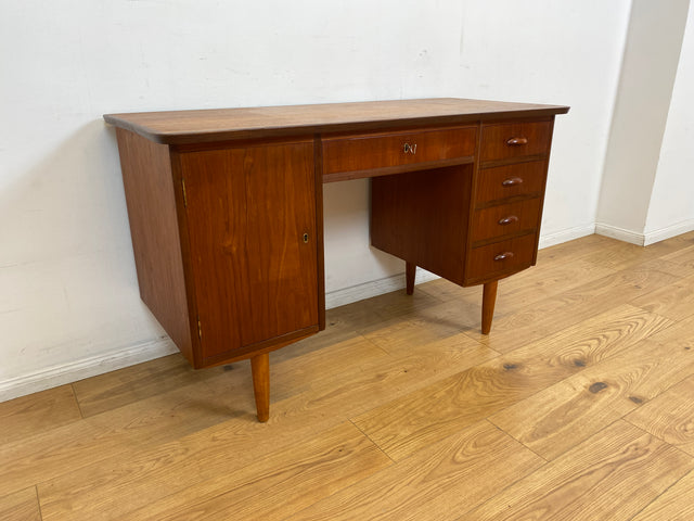 WMK I Hochwertiger skandinavischer Mid-Century Schreibtisch in Teakholz mit Schubladen & formschönen Holzgriffen I Writing Desk Bureau Sekretär Danish Design Vintage 50er 60er Teak Berlin Hamburg Köln