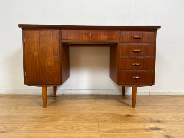 WMK I Hochwertiger skandinavischer Mid-Century Schreibtisch in Teakholz mit Schubladen & formschönen Holzgriffen I Writing Desk Bureau Sekretär Danish Design Vintage 50er 60er Teak Berlin Hamburg Köln