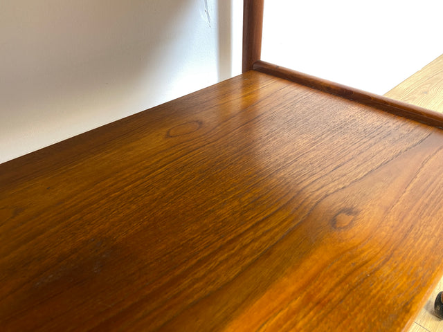 WMK I Stilvoller skandinavischer Mid-Century Servierwagen aus Teakholz auf Rollen mit abnehmbarem Serviertablett I Teewagen Beistelltisch Couchtisch Barwagen Danish Design Vintage Berlin Hamburg Köln