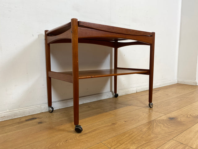 WMK I Stilvoller skandinavischer Mid-Century Servierwagen aus Teakholz auf Rollen mit abnehmbarem Serviertablett I Teewagen Beistelltisch Couchtisch Barwagen Danish Design Vintage Berlin Hamburg Köln