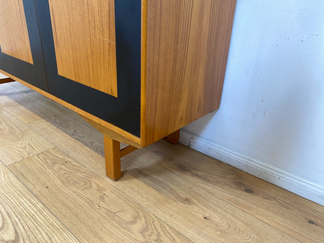 WMK I Stilvoller & sehr gut erhaltener skandinavischer Mid-Century Sideboard in Teakholz mit Schubladen I Schrank Kommode Anrichte TV Lowboard Danish Design Vintage 60er 70er Teak Berlin München NRW