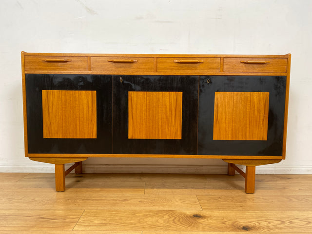 WMK I Stilvoller & sehr gut erhaltener skandinavischer Mid-Century Sideboard in Teakholz mit Schubladen I Schrank Kommode Anrichte TV Lowboard Danish Design Vintage 60er 70er Teak Berlin München NRW