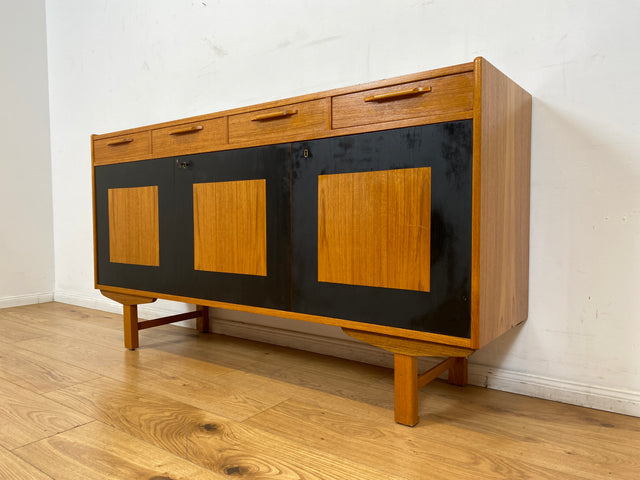WMK I Stilvoller & sehr gut erhaltener skandinavischer Mid-Century Sideboard in Teakholz mit Schubladen I Schrank Kommode Anrichte TV Lowboard Danish Design Vintage 60er 70er Teak Berlin München NRW