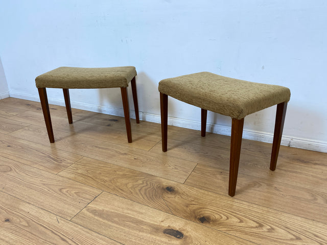 WMK I Versand 15€ I 1/2 Formschöner skandinavischer Mid-Century Sitzhocker mit beigem Bezug