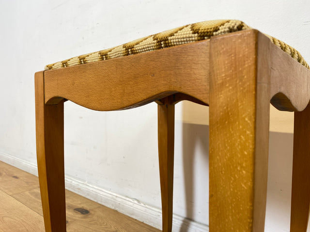 WMK I Besonders schöner skandinavischer Mid-Century Sitzhocker mit beigem handgewebtem Gobelin Bezug I Hocker Fußhocker Schemel Taburett Sitz Stuhl Vintage I Berlin Bayern Sachsen I Versand möglich