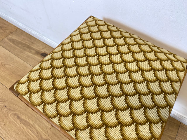 WMK I Besonders schöner skandinavischer Mid-Century Sitzhocker mit beigem handgewebtem Gobelin Bezug I Hocker Fußhocker Schemel Taburett Sitz Stuhl Vintage I Berlin Bayern Sachsen I Versand möglich
