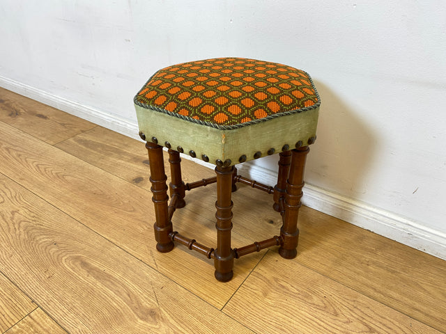 WMK I Wunderschöner skandinavischer Mid-Century Sitzhocker mit tollem handgewebtem Gobelin Bezug I Hocker Fußhocker Schemel Taburett Sitz Stuhl Vintage I Berlin Bremen Stuttgart I Versand möglich