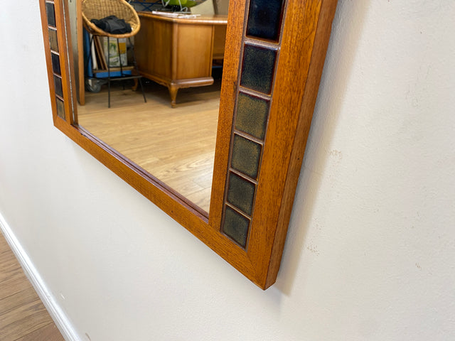 WMK I Schöner großer skandinavischer Wandspiegel mit Holzrahmen in Teak und kunstvollen Fliesen Mosaik, Dänemark, 70er Jahre I Spiegel Mirror Garderobe Flur Bad Retro Space Age Danish Design Teak