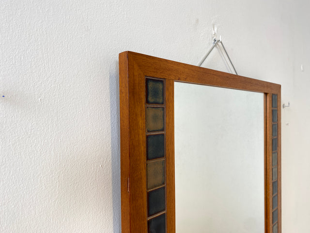 WMK I Schöner großer skandinavischer Wandspiegel mit Holzrahmen in Teak und kunstvollen Fliesen Mosaik, Dänemark, 70er Jahre I Spiegel Mirror Garderobe Flur Bad Retro Space Age Danish Design Teak