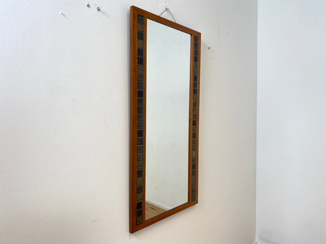 WMK I Schöner großer skandinavischer Wandspiegel mit Holzrahmen in Teak und kunstvollen Fliesen Mosaik, Dänemark, 70er Jahre I Spiegel Mirror Garderobe Flur Bad Retro Space Age Danish Design Teak