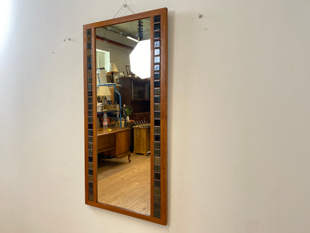 WMK I Schöner großer skandinavischer Wandspiegel mit Holzrahmen in Teak und kunstvollen Fliesen Mosaik, Dänemark, 70er Jahre I Spiegel Mirror Garderobe Flur Bad Retro Space Age Danish Design Teak