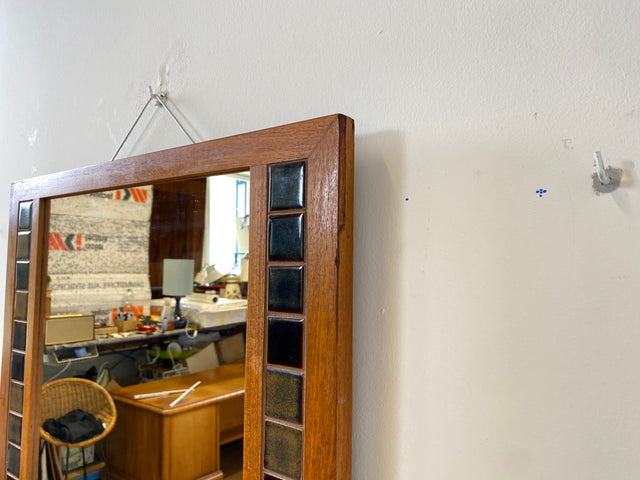 WMK I Schöner großer skandinavischer Wandspiegel mit Holzrahmen in Teak und kunstvollen Fliesen Mosaik, Dänemark, 70er Jahre I Spiegel Mirror Garderobe Flur Bad Retro Space Age Danish Design Teak