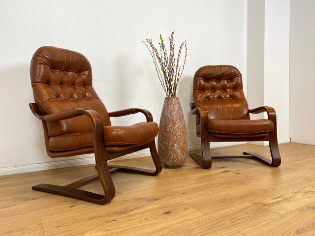 WMK 1/2 Formschöner, sehr bequemer & gut erhaltener skandinavischer Ledersessel mit gestepptem Echtleder # Sessel Lesesessel Relaxsessel Easy Chair Fernsehsessel Leder Vintage Mid-Century # Stückpreis