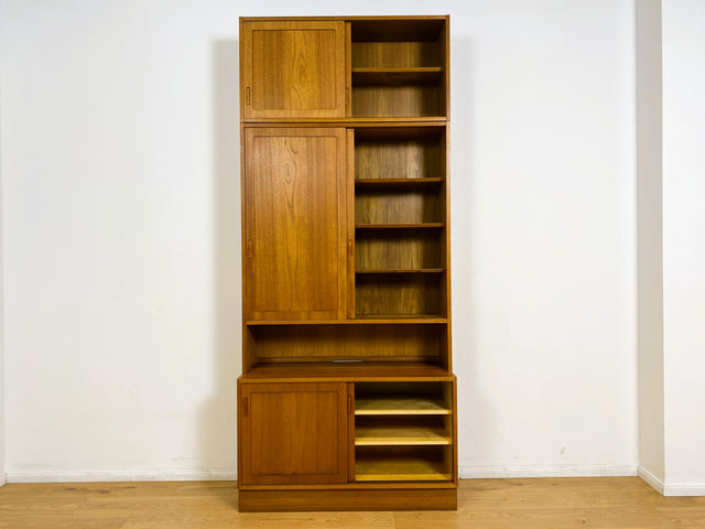 WMK # Hochwertiges skandinavisches Designer Highboard von Poul Hundevad , Massivholz in Teak , mit Schiebtüren # Schrank Bücherregal Bücherschrank Sideboard Danish Design Mid-Century Vintage Teakholz