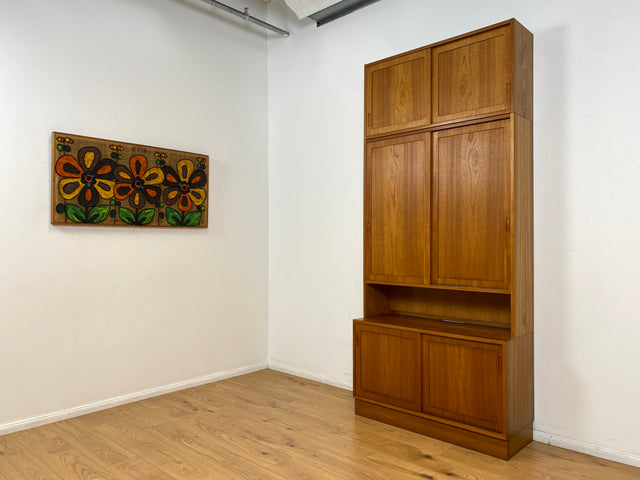 WMK # Hochwertiges skandinavisches Designer Highboard von Poul Hundevad , Massivholz in Teak , mit Schiebtüren # Schrank Bücherregal Bücherschrank Sideboard Danish Design Mid-Century Vintage Teakholz