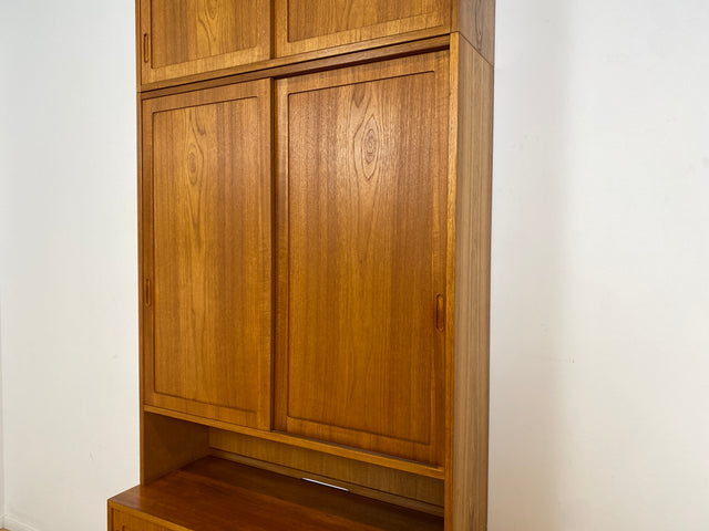 WMK # Hochwertiges skandinavisches Designer Highboard von Poul Hundevad , Massivholz in Teak , mit Schiebtüren # Schrank Bücherregal Bücherschrank Sideboard Danish Design Mid-Century Vintage Teakholz