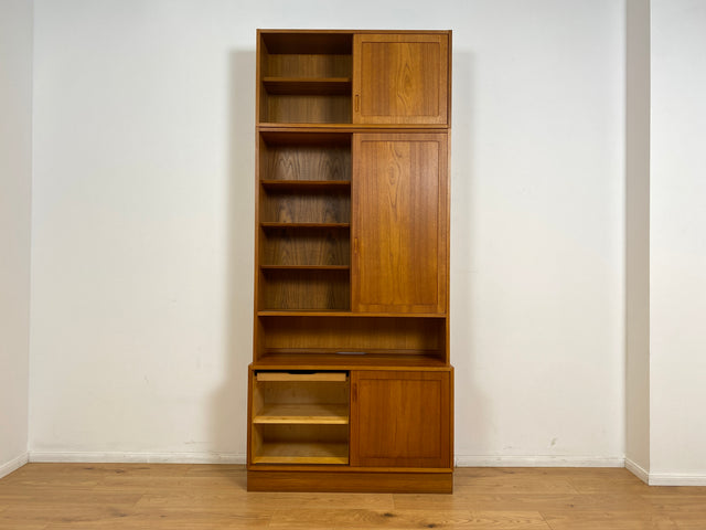 WMK # Hochwertiges skandinavisches Designer Highboard von Poul Hundevad , Massivholz in Teak , mit Schiebtüren # Schrank Bücherregal Bücherschrank Sideboard Danish Design Mid-Century Vintage Teakholz