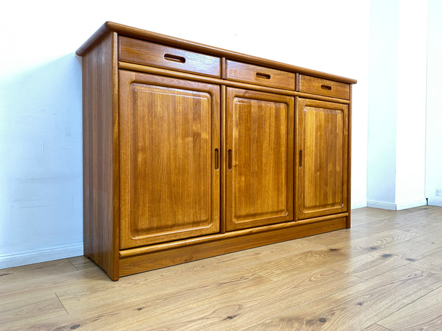 WMK # Hochwertiges und sehr gut erhaltenes skandinavisches Designersideboard von Drylund in Teakholz mit Schubladen # Anrichte Schrank Kommode Sideboard Schuhschrank Danish Design Vintage Berlin Köln