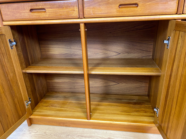 WMK # Hochwertiges und sehr gut erhaltenes skandinavisches Designersideboard von Drylund in Teakholz mit Schubladen # Anrichte Schrank Kommode Sideboard Schuhschrank Danish Design Vintage Berlin Köln