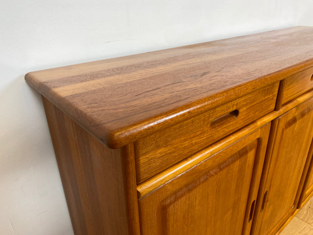 WMK # Hochwertiges und sehr gut erhaltenes skandinavisches Designersideboard von Drylund in Teakholz mit Schubladen # Anrichte Schrank Kommode Sideboard Schuhschrank Danish Design Vintage Berlin Köln
