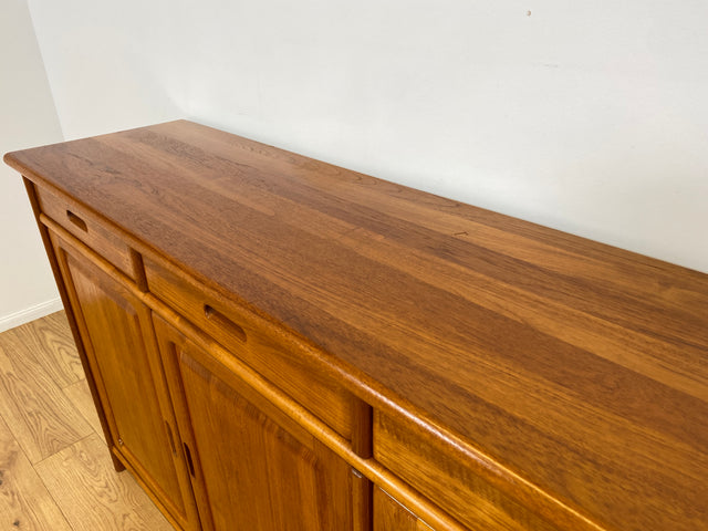 WMK # Hochwertiges und sehr gut erhaltenes skandinavisches Designersideboard von Drylund in Teakholz mit Schubladen # Anrichte Schrank Kommode Sideboard Schuhschrank Danish Design Vintage Berlin Köln