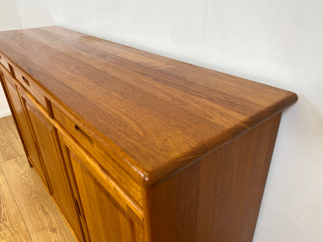 WMK # Hochwertiges und sehr gut erhaltenes skandinavisches Designersideboard von Drylund in Teakholz mit Schubladen # Anrichte Schrank Kommode Sideboard Schuhschrank Danish Design Vintage Berlin Köln