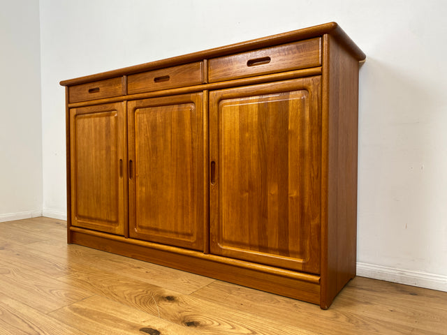 WMK # Hochwertiges und sehr gut erhaltenes skandinavisches Designersideboard von Drylund in Teakholz mit Schubladen # Anrichte Schrank Kommode Sideboard Schuhschrank Danish Design Vintage Berlin Köln