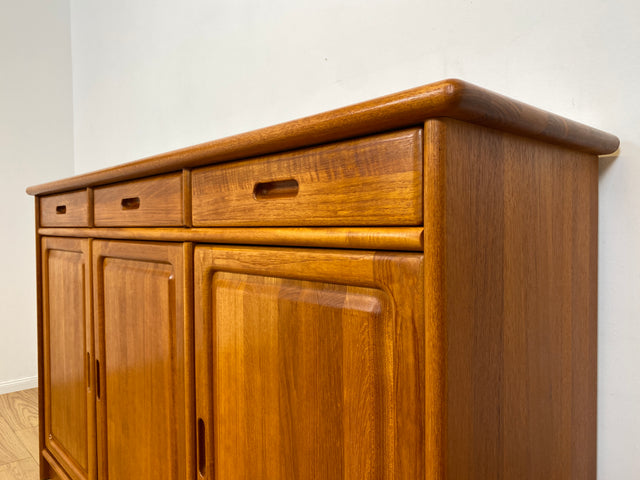 WMK # Hochwertiges und sehr gut erhaltenes skandinavisches Designersideboard von Drylund in Teakholz mit Schubladen # Anrichte Schrank Kommode Sideboard Schuhschrank Danish Design Vintage Berlin Köln