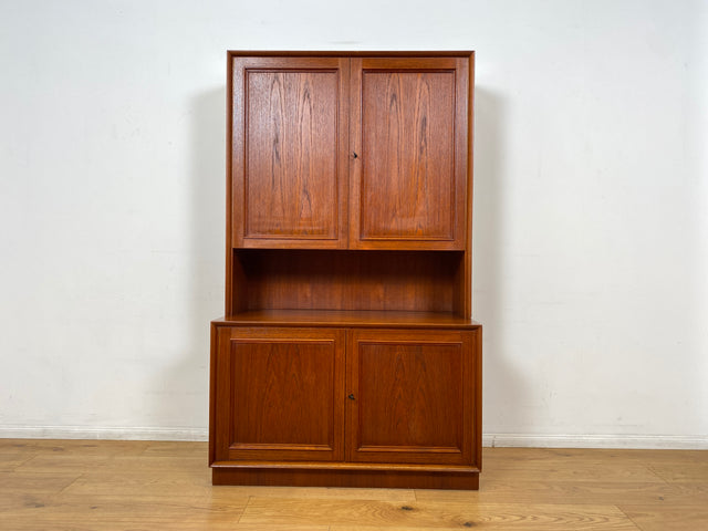 WMK I Stilvolles und sehr gut erhaltenes skandinavisches Highboard in Teakholz