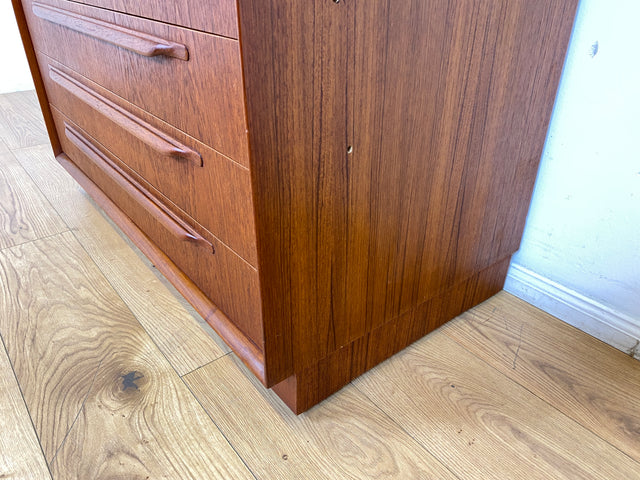 WMK I Stilvolles skandinavisches Highboard in Teakholz mit Schubladen & formschönen Holzgriffen I Schrank Bücherschrank Wäscheschrank Kommode Sideboard Teak Danish Design Vintage Berlin Hamburg Bremen