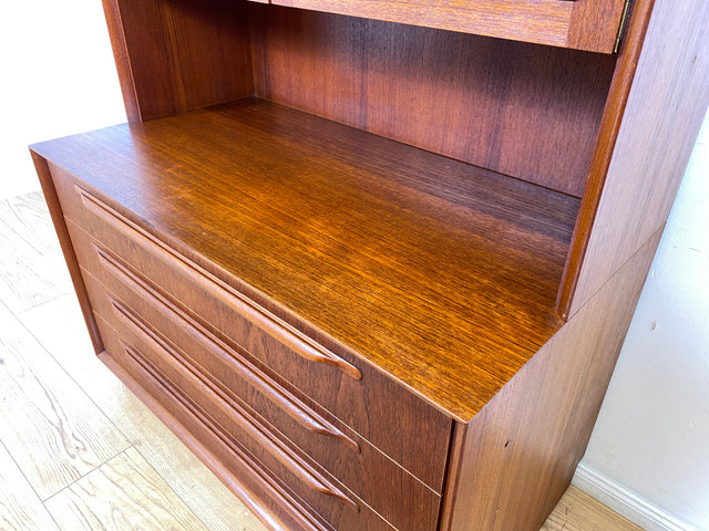 WMK I Stilvolles skandinavisches Highboard in Teakholz mit Schubladen & formschönen Holzgriffen I Schrank Bücherschrank Wäscheschrank Kommode Sideboard Teak Danish Design Vintage Berlin Hamburg Bremen