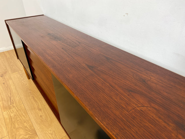 WMK I Sehr frühes skandinavisches Mid-Century Designer Sideboard "Trio" von Nils Jonsson für Troedes mit Schiebetüren , Vollholz in Teak # Kommode Lowboard TV Bank Danish Design Teakholz Vintage 50er