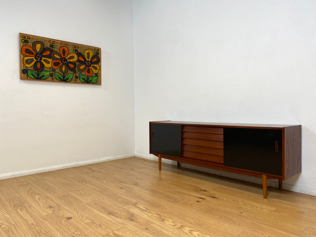 WMK I Sehr frühes skandinavisches Mid-Century Designer Sideboard "Trio" von Nils Jonsson für Troedes mit Schiebetüren , Vollholz in Teak # Kommode Lowboard TV Bank Danish Design Teakholz Vintage 50er