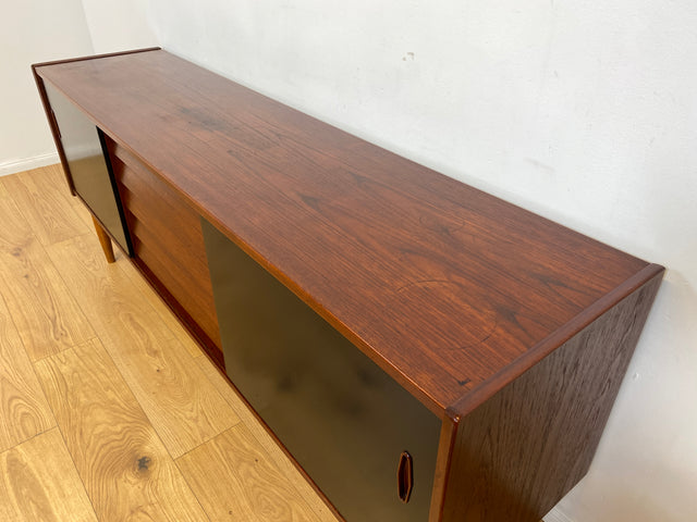 WMK I Sehr frühes skandinavisches Mid-Century Designer Sideboard "Trio" von Nils Jonsson für Troedes mit Schiebetüren , Vollholz in Teak # Kommode Lowboard TV Bank Danish Design Teakholz Vintage 50er