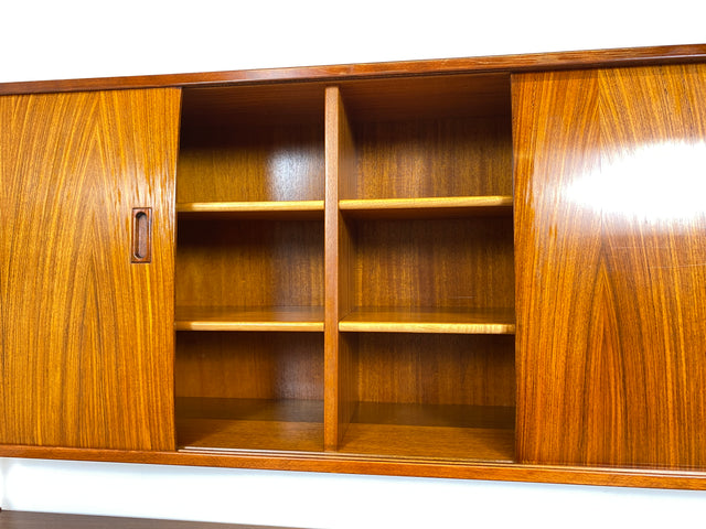 WMK I Hochwertiges skandinavisches Mid-Century Highboard , Vollholz in Teak & Palisander ,  mit Schiebetüren I Schrank Sideboard Kommode Anrichte Cabinet Danish Design Vintage Teak Berlin Köln München