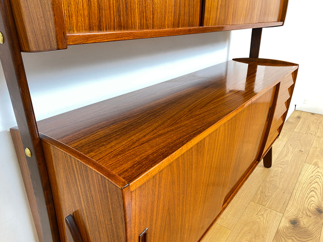 WMK I Hochwertiges skandinavisches Mid-Century Highboard , Vollholz in Teak & Palisander ,  mit Schiebetüren I Schrank Sideboard Kommode Anrichte Cabinet Danish Design Vintage Teak Berlin Köln München