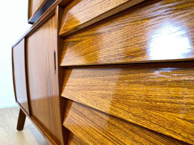 WMK I Hochwertiges skandinavisches Mid-Century Highboard , Vollholz in Teak & Palisander ,  mit Schiebetüren I Schrank Sideboard Kommode Anrichte Cabinet Danish Design Vintage Teak Berlin Köln München