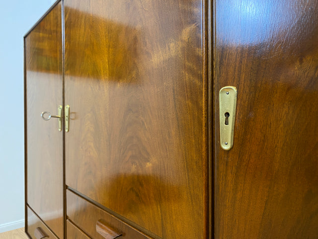 WMK # Hochwertiges & sehr gut erhaltenes skandinavisches Mid-Century Highboard aus vollem Holz mit Schubladen & formschönen Holzgriffen # Schrank Sideboard Wäscheschrank Wohnzimmerschrank Vintage 60er
