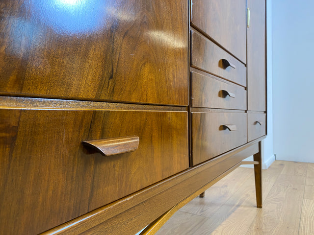 WMK # Hochwertiges & sehr gut erhaltenes skandinavisches Mid-Century Highboard aus vollem Holz mit Schubladen & formschönen Holzgriffen # Schrank Sideboard Wäscheschrank Wohnzimmerschrank Vintage 60er