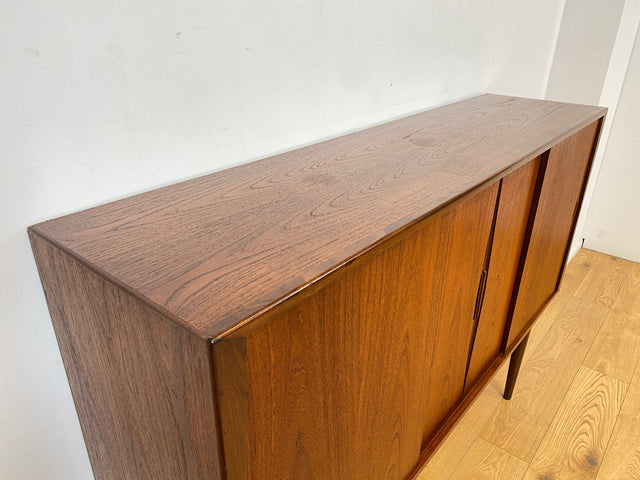 WMK I Besonders schönes skandinavisches Mid-Century Highboard in Teakholz mit Bar, Schiebetüren & Schubladen I Sideboard Schrank Barschrank Barkommode Danish Design Vintage 60er Berlin Hamburg München