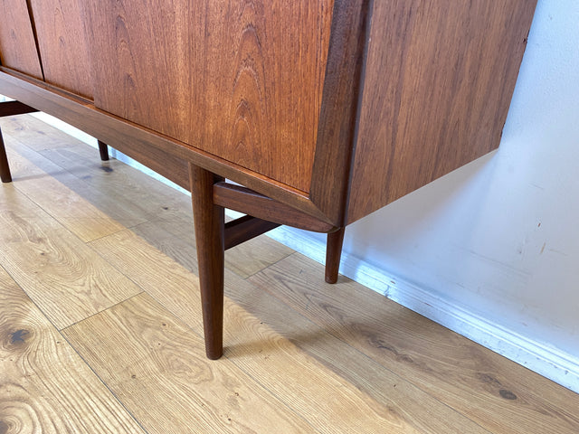 WMK I Besonders schönes skandinavisches Mid-Century Highboard in Teakholz mit Bar, Schiebetüren & Schubladen I Sideboard Schrank Barschrank Barkommode Danish Design Vintage 60er Berlin Hamburg München