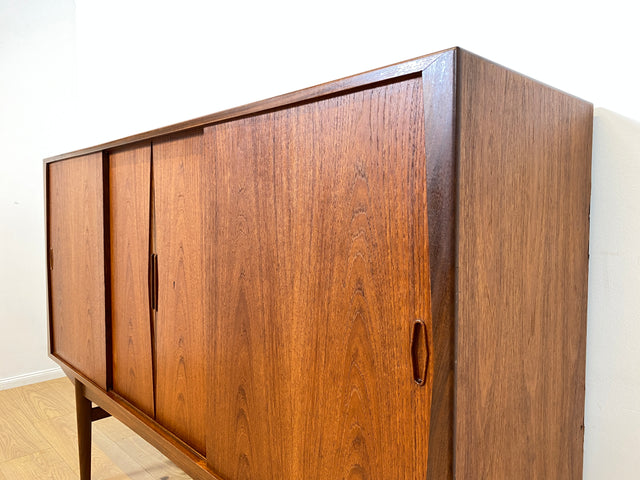 WMK I Besonders schönes skandinavisches Mid-Century Highboard in Teakholz mit Bar, Schiebetüren & Schubladen I Sideboard Schrank Barschrank Barkommode Danish Design Vintage 60er Berlin Hamburg München