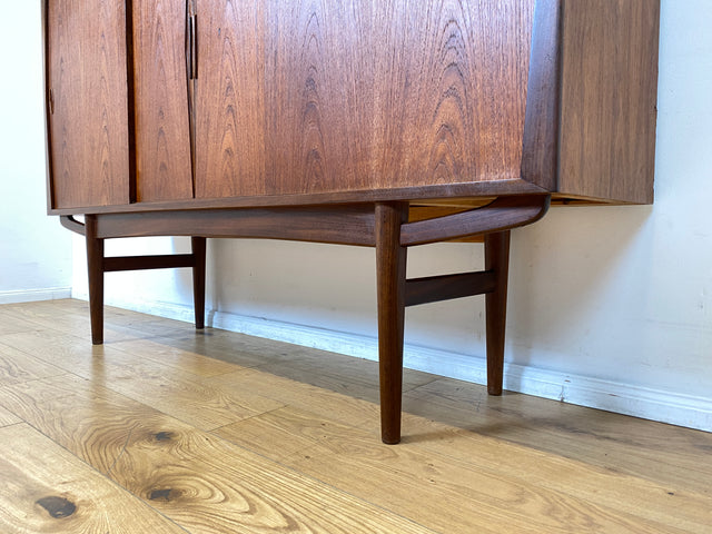 WMK I Besonders schönes skandinavisches Mid-Century Highboard in Teakholz mit Bar, Schiebetüren & Schubladen I Sideboard Schrank Barschrank Barkommode Danish Design Vintage 60er Berlin Hamburg München