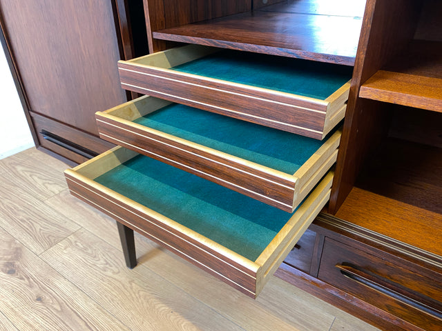 WMK I Hochwertiges skandinavisches Mid-Century Highboard in edlem Palisander mit Schubladen, Schiebetüren & Bar I Schrank Anrichte Sideboard Barkommode Barschrank Danish Design Vintage 60er Rosewood